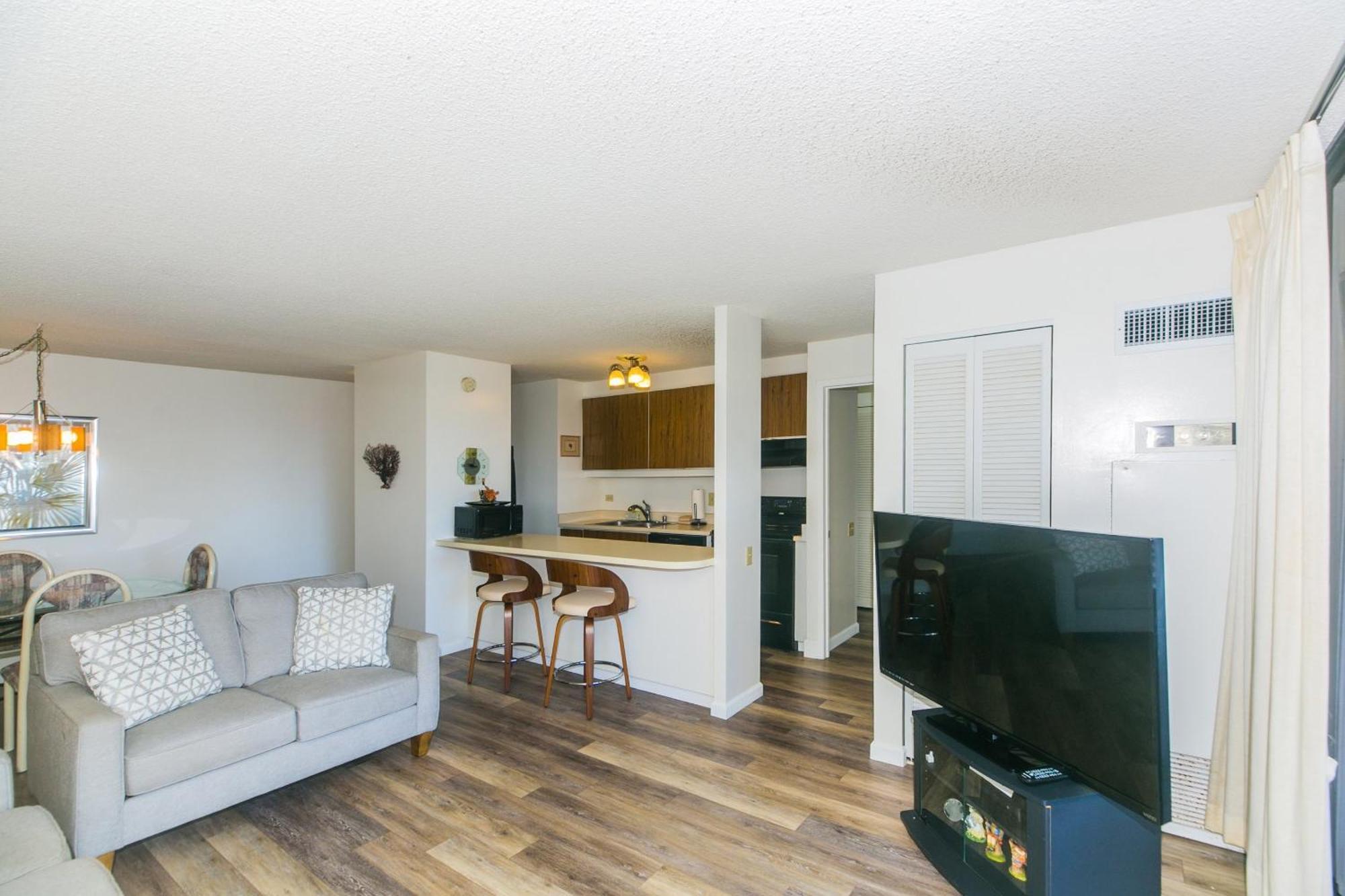 Spacious With Private Balcony At Discovery Bay - Free Wifi, Near Beaches! Apartment *