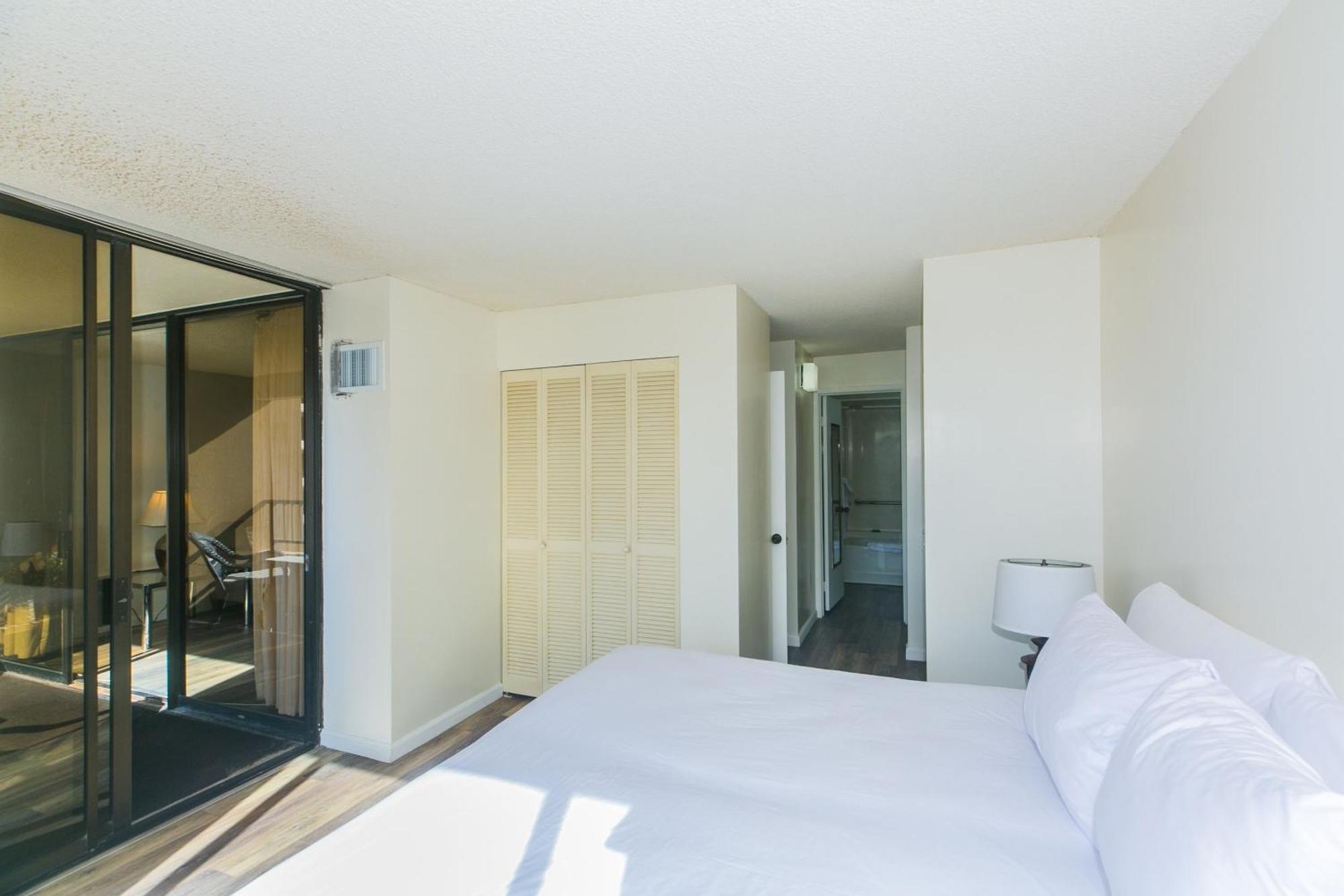 Apartment Spacious With Private Balcony At Discovery Bay - Free Wifi, Near Beaches! *