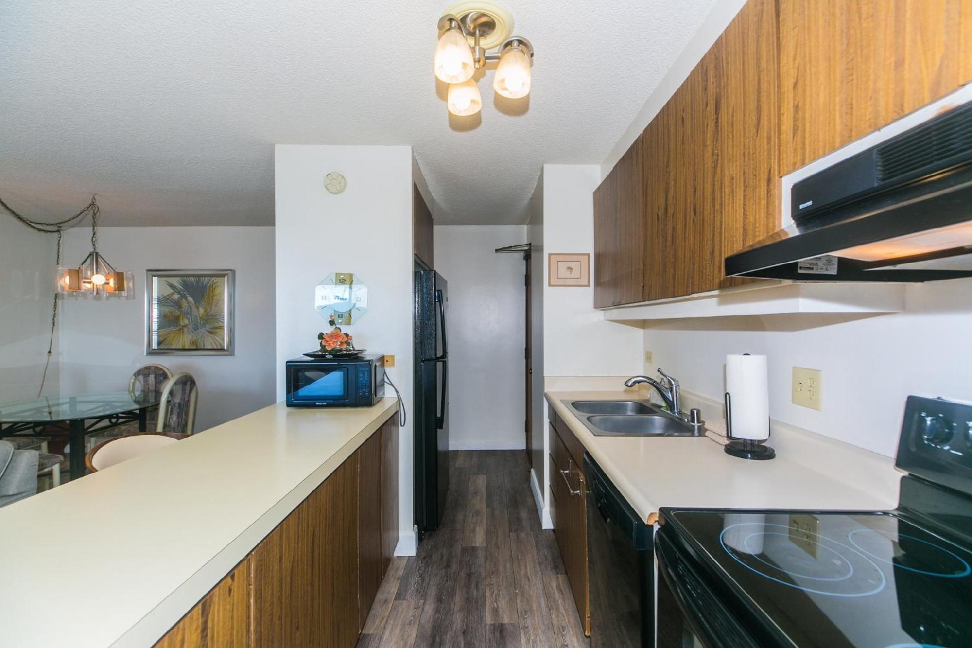 Spacious With Private Balcony At Discovery Bay - Free Wifi, Near Beaches! Honolulu