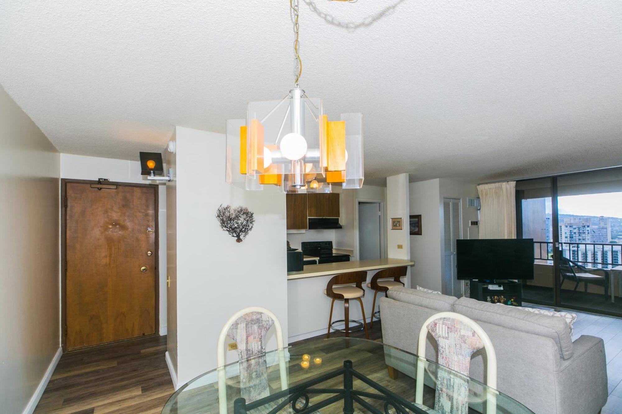 Spacious With Private Balcony At Discovery Bay - Free Wifi, Near Beaches!