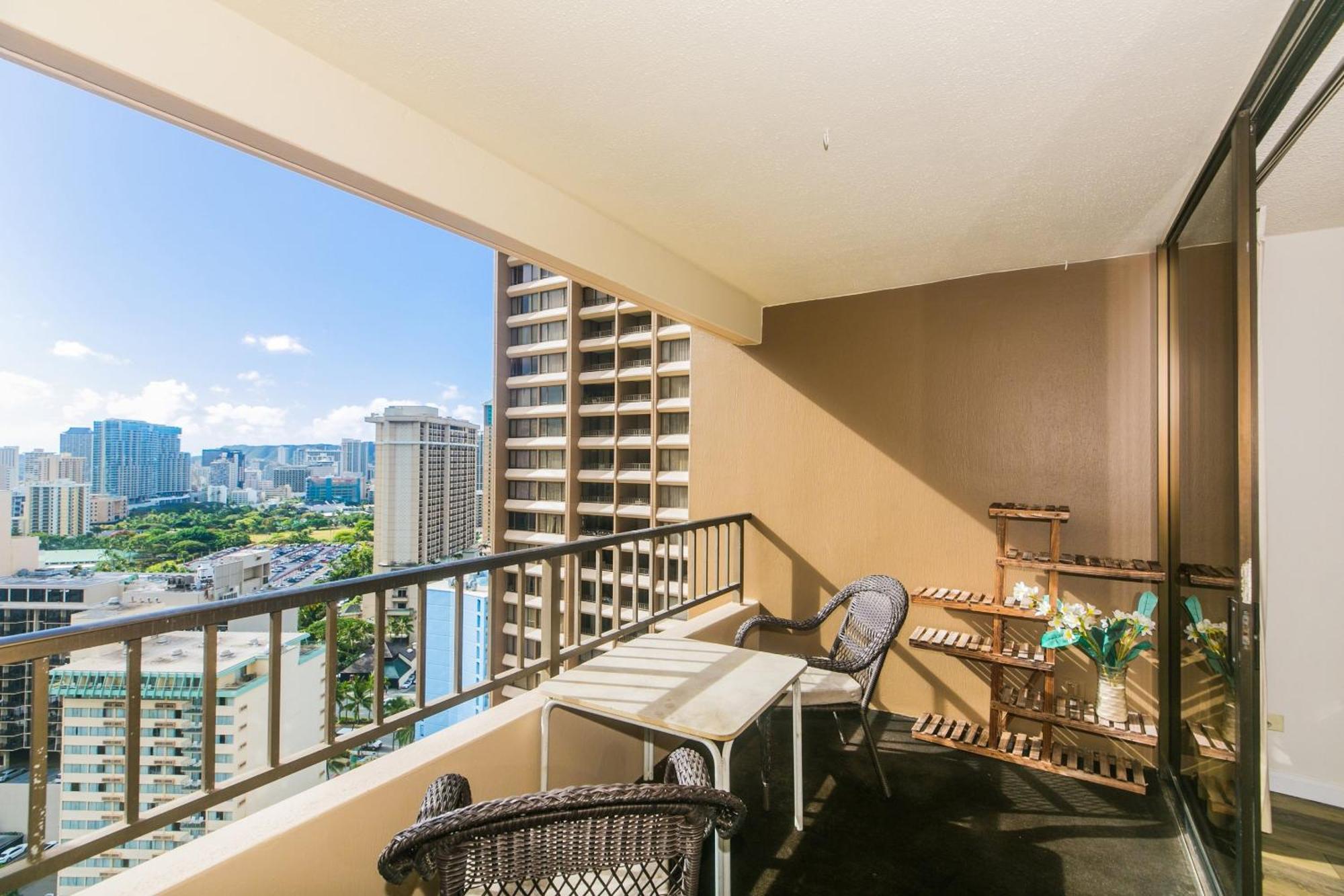 Apartment Spacious With Private Balcony At Discovery Bay - Free Wifi, Near Beaches! Honolulu