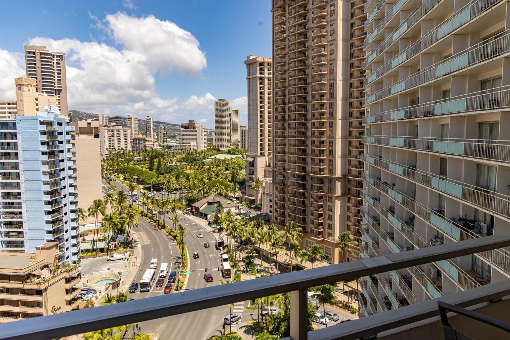 Apartment Waikiki View At The Ilikai, Close To