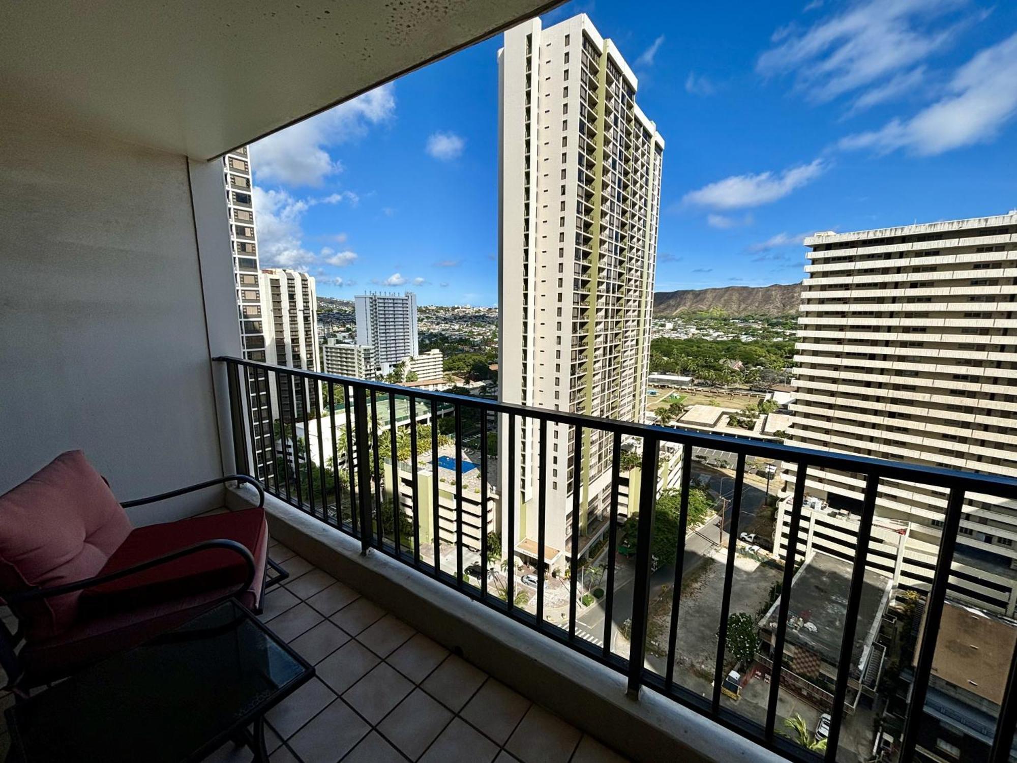 Waikiki Banyan 2111a Apartment