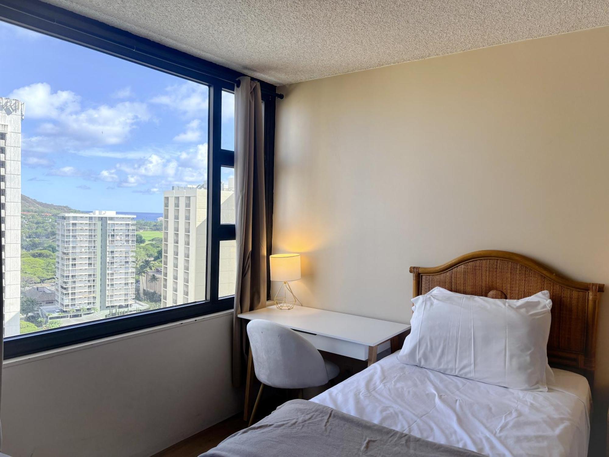Apartment Waikiki Banyan 2111a