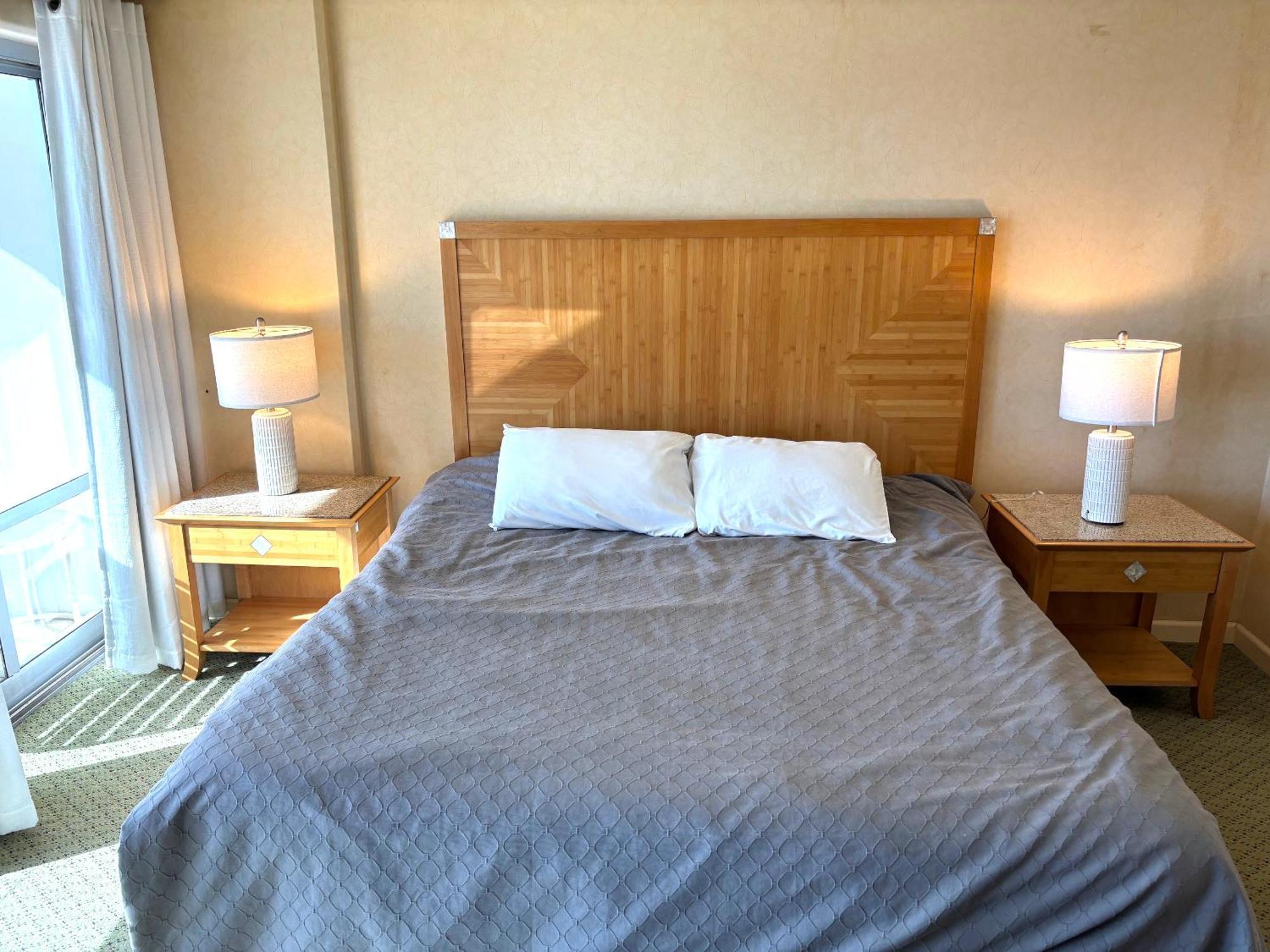 Ilikai 308 - Spacious With Stunning Ocean & Harbor Views *