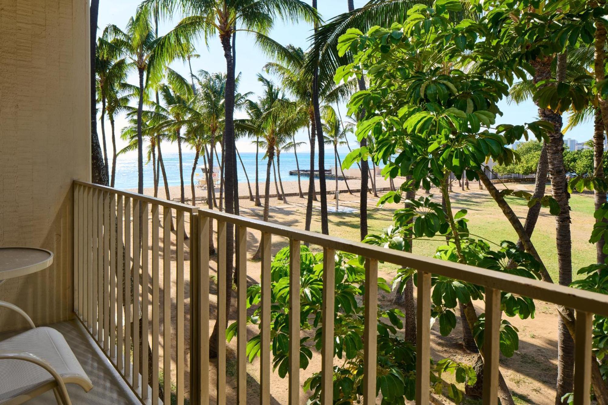 Kaimana Hotel 3*
