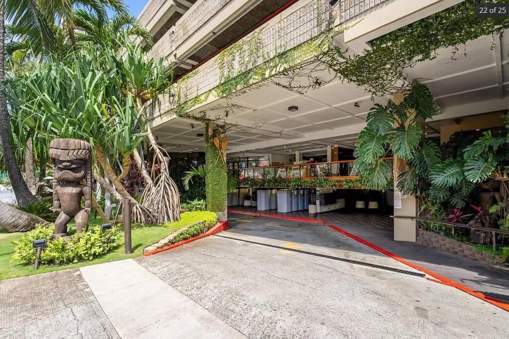 Waikiki Canal Family 6person * Honolulu