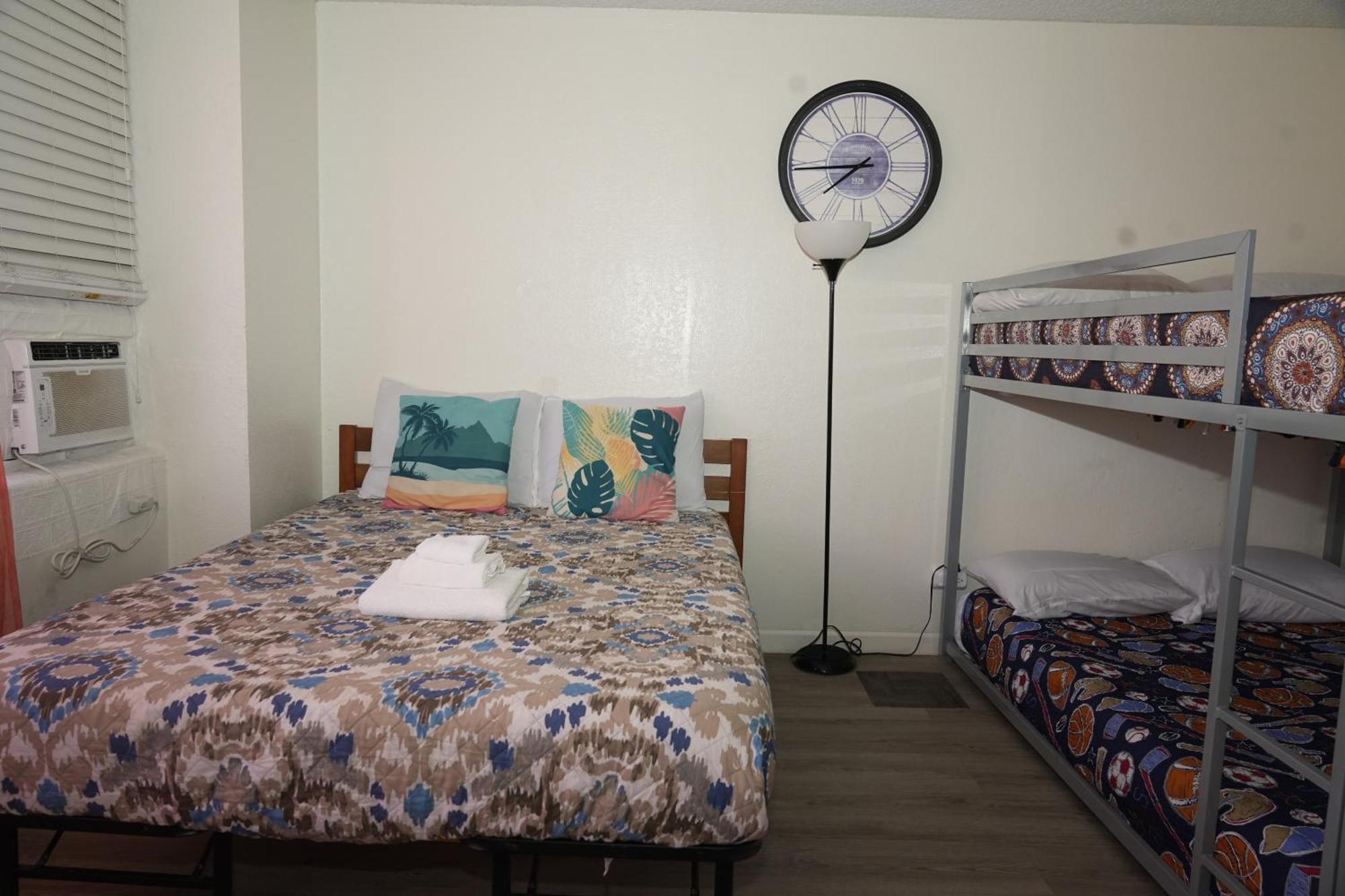 Waikiki Canal Family 6person