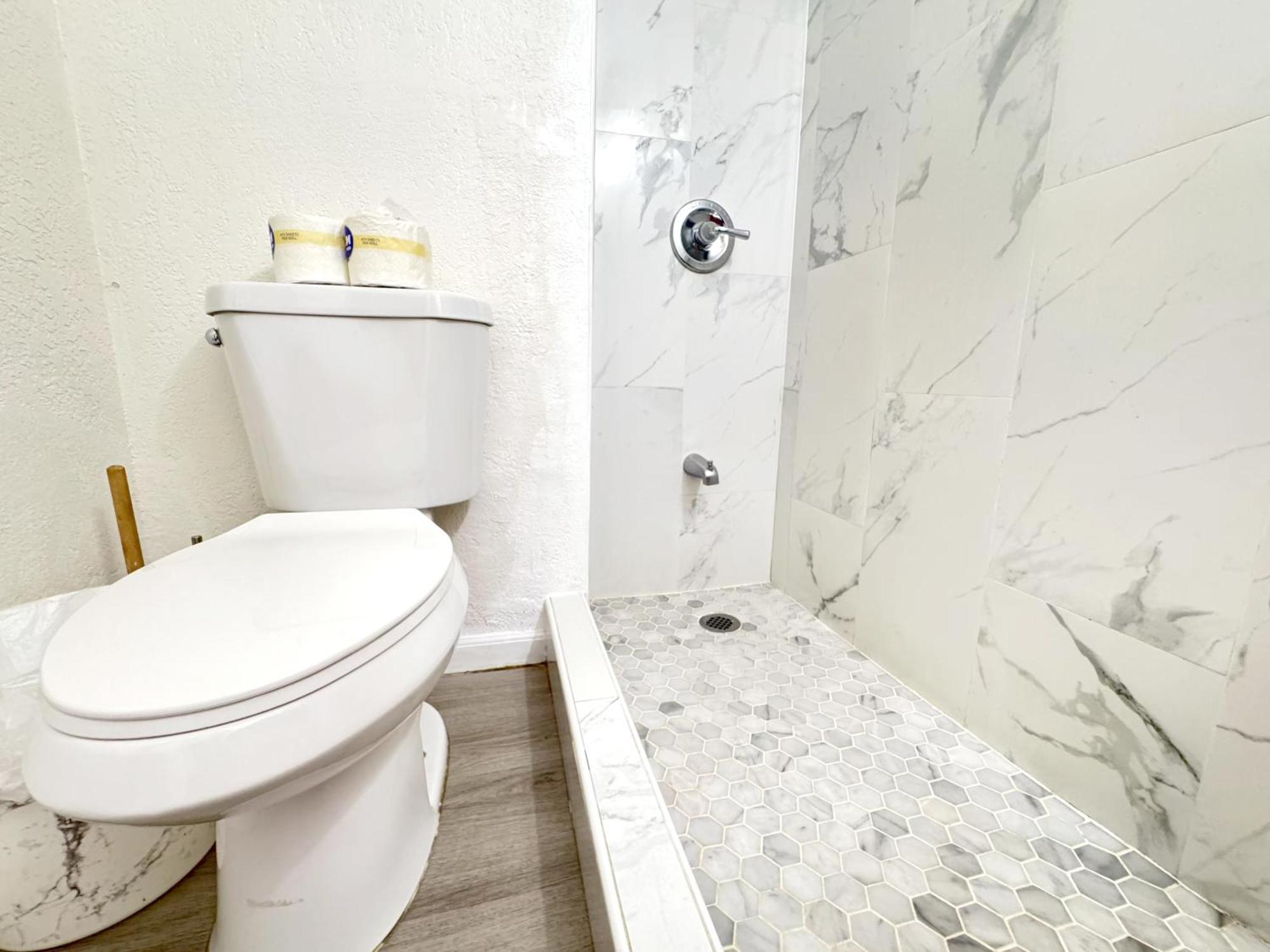 Waikikibeach Familyroom For 10 People River View Apartment Honolulu