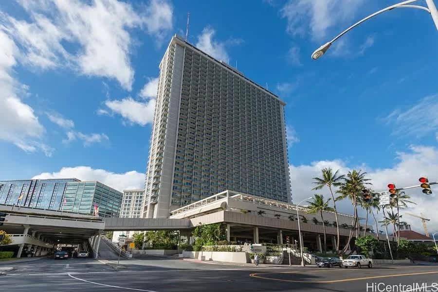 Stunning Ala Moana 1br W Balcony & Mountain Views 0626 *