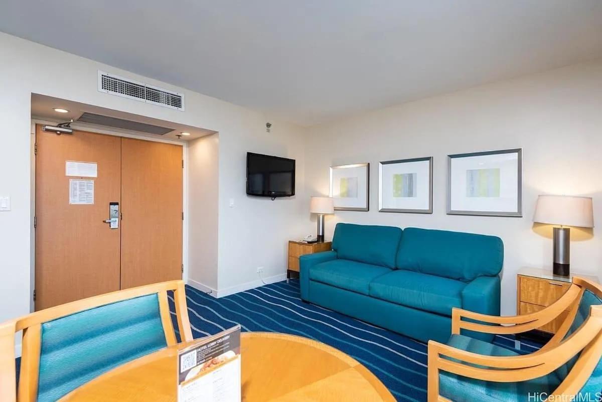 Stunning Ala Moana 1br W Balcony & Mountain Views 0626 Holiday home *