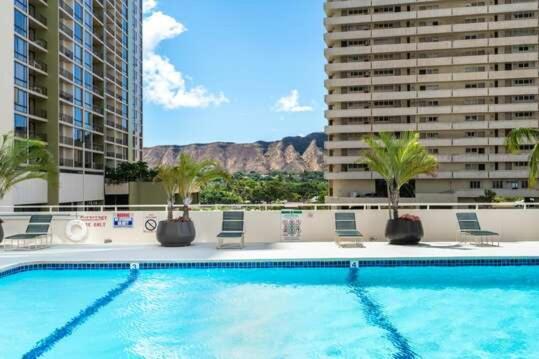 Block To Beach! Waikiki Banyan 21St Floor Deluxe Ocean View Apartment Honolulu
