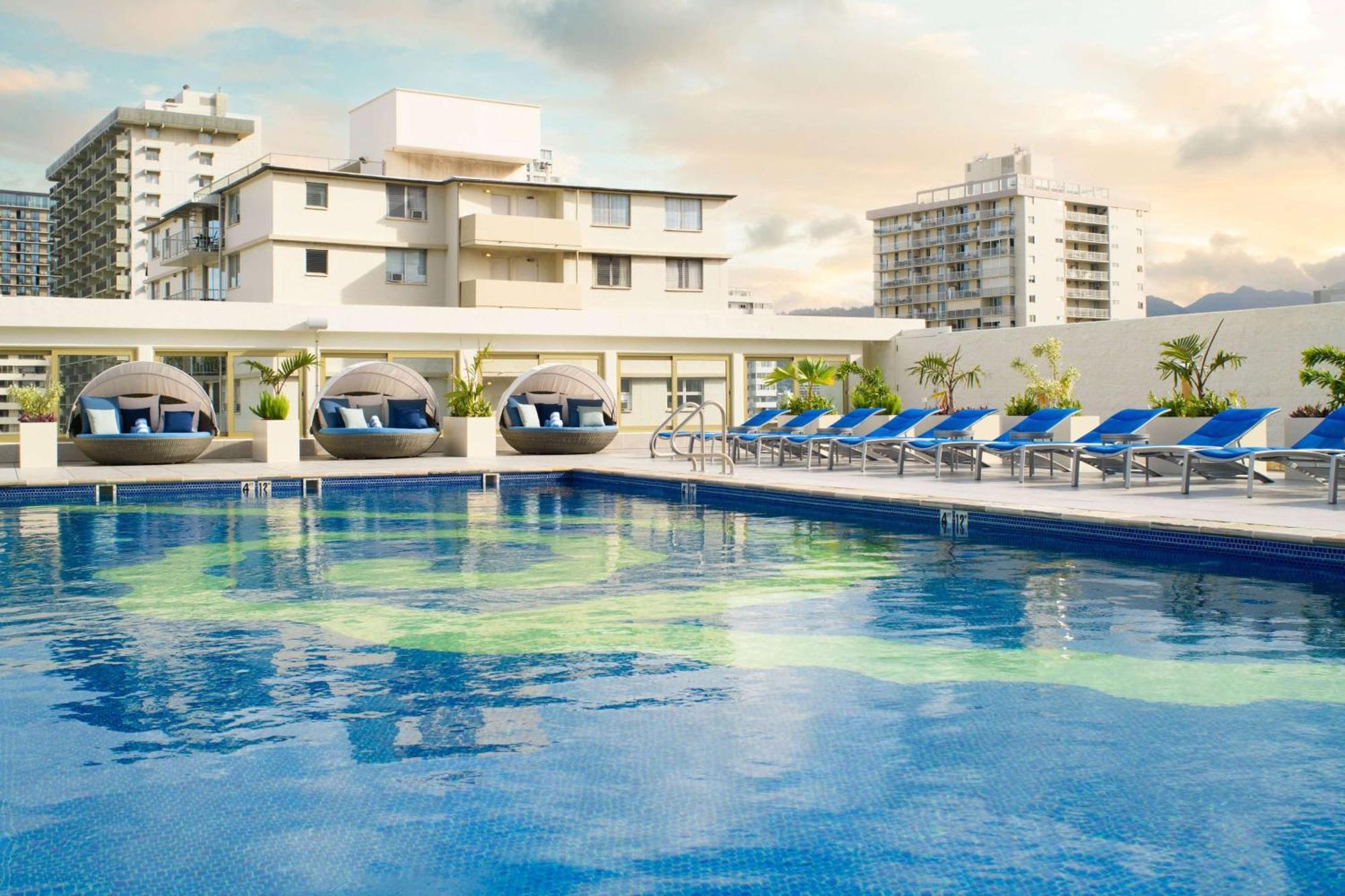 Hilton Waikiki & Resort 4*