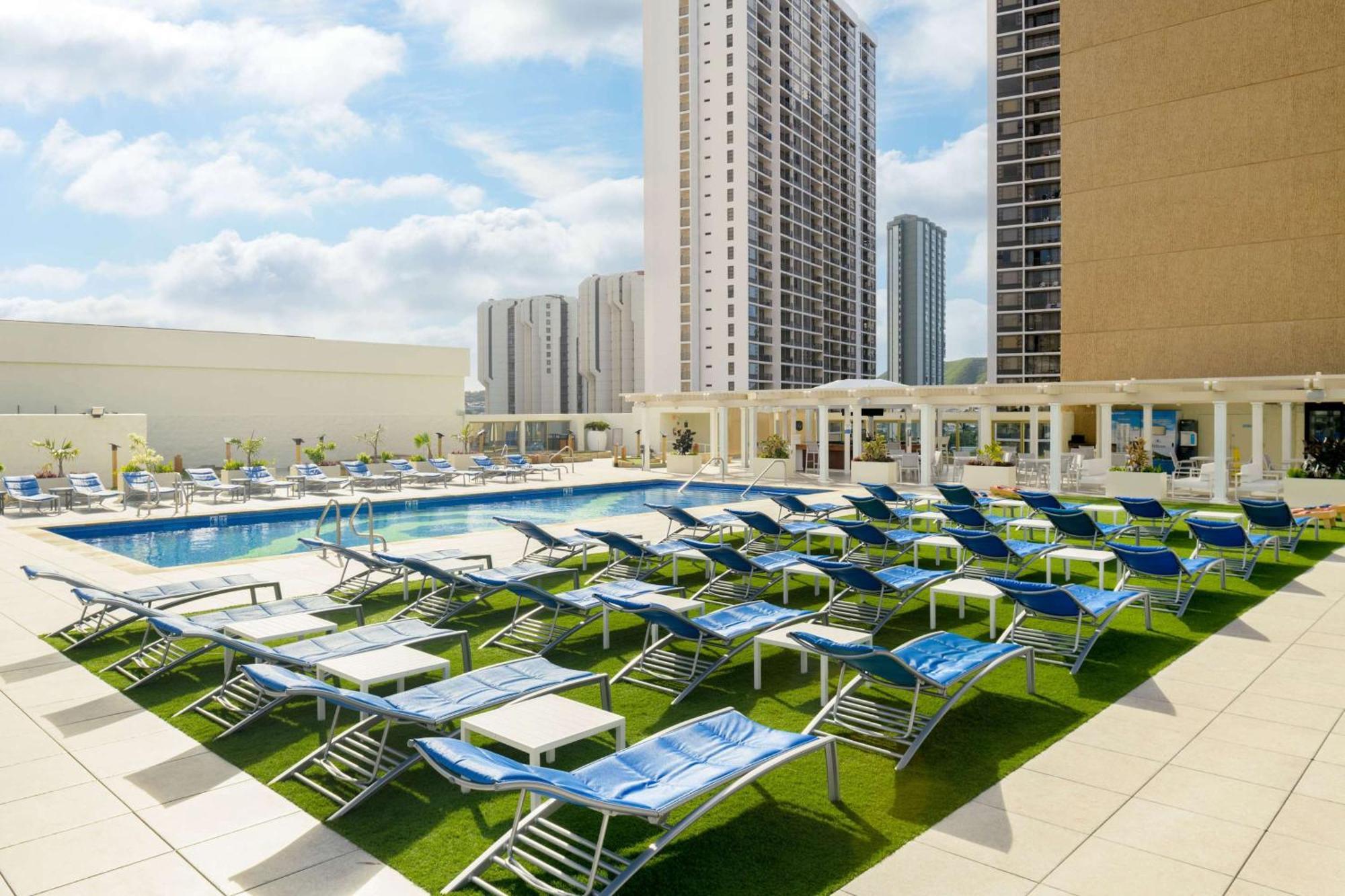 Hilton Waikiki & Resort 4*