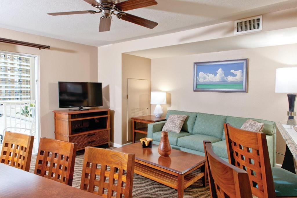 Club Wyndham At Waikiki Walk