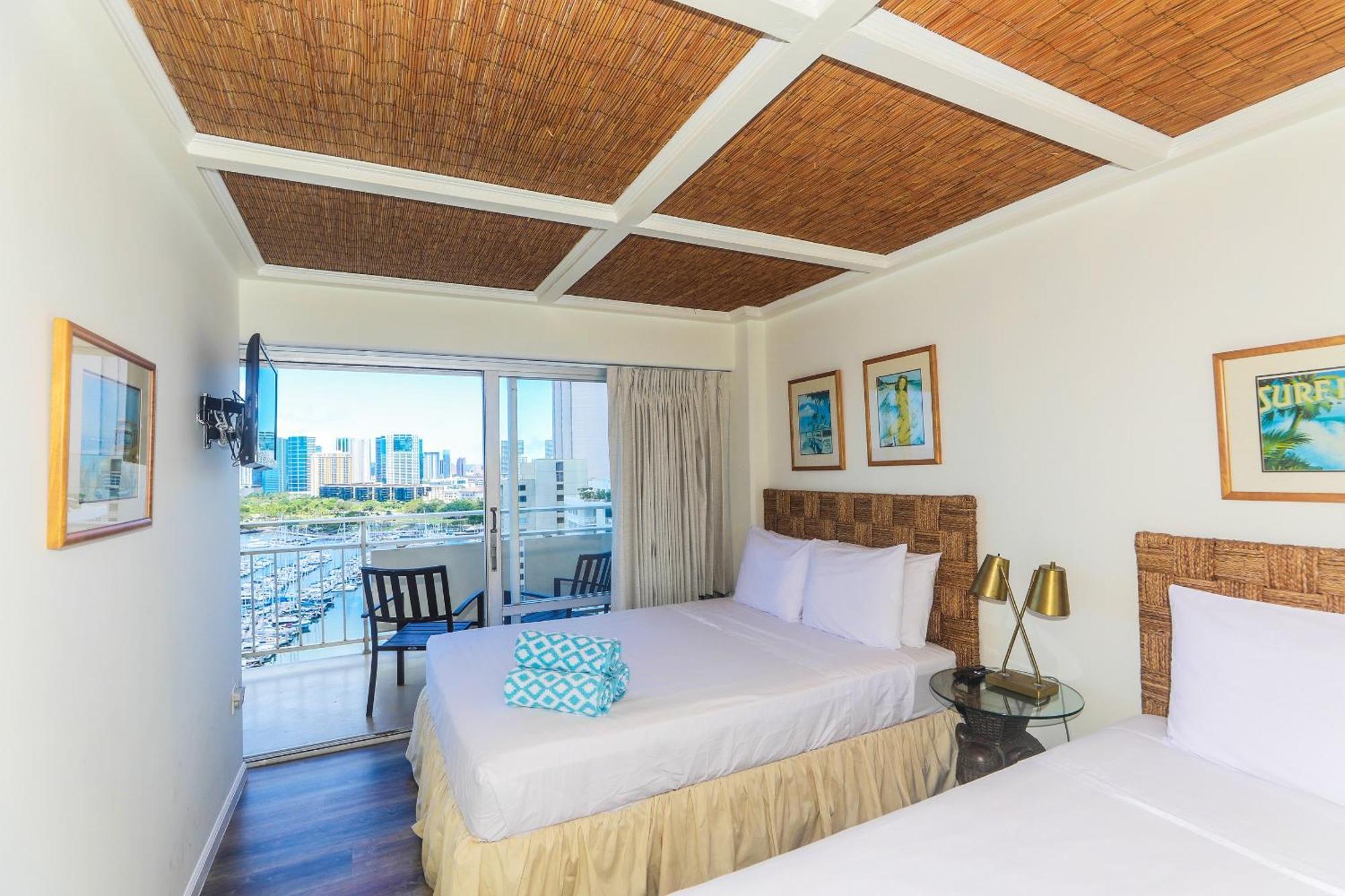Apartment Ilikai Tower 1843 Yacht Harbor View 2br