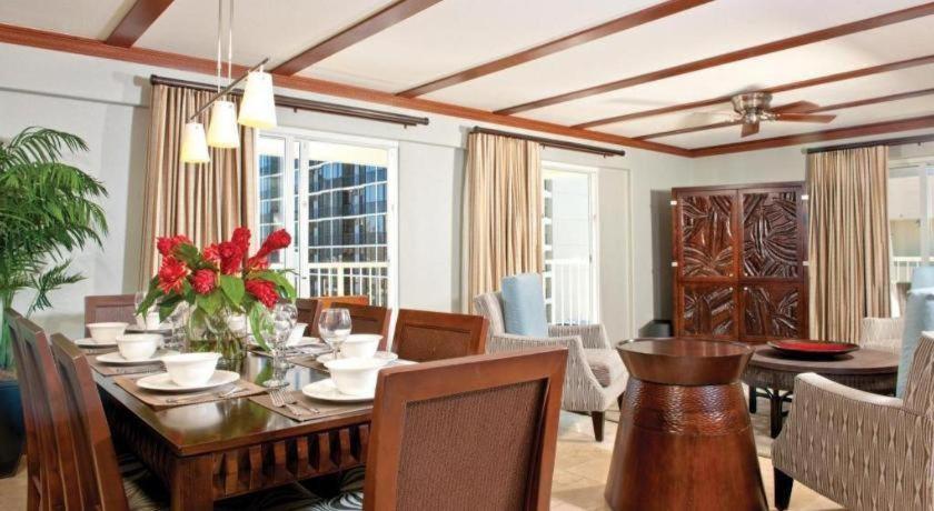 Club Wyndham At Waikiki Walk Hotel