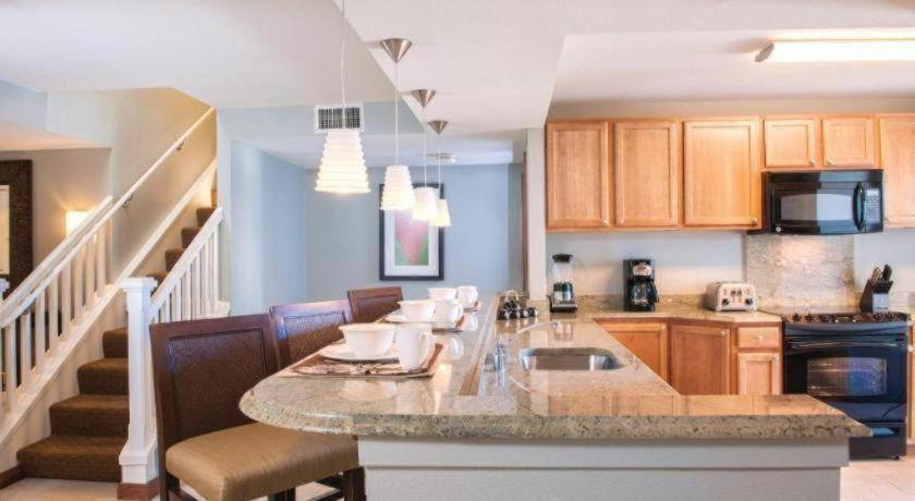 Hotel Club Wyndham At Waikiki Walk 3*