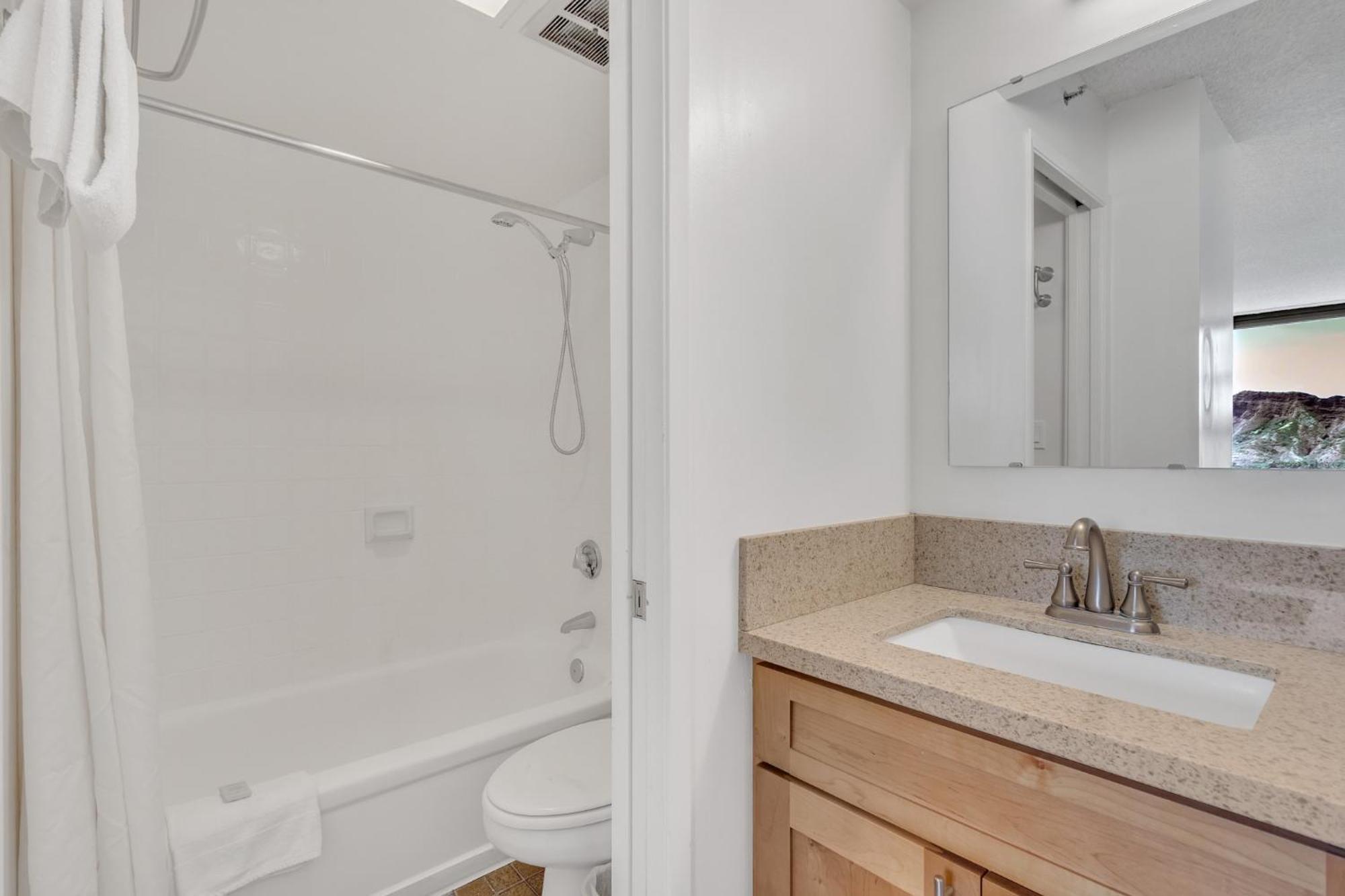 Elevated With Diamond Head & Ocean Views, Steps From Waikiki Apartment Honolulu