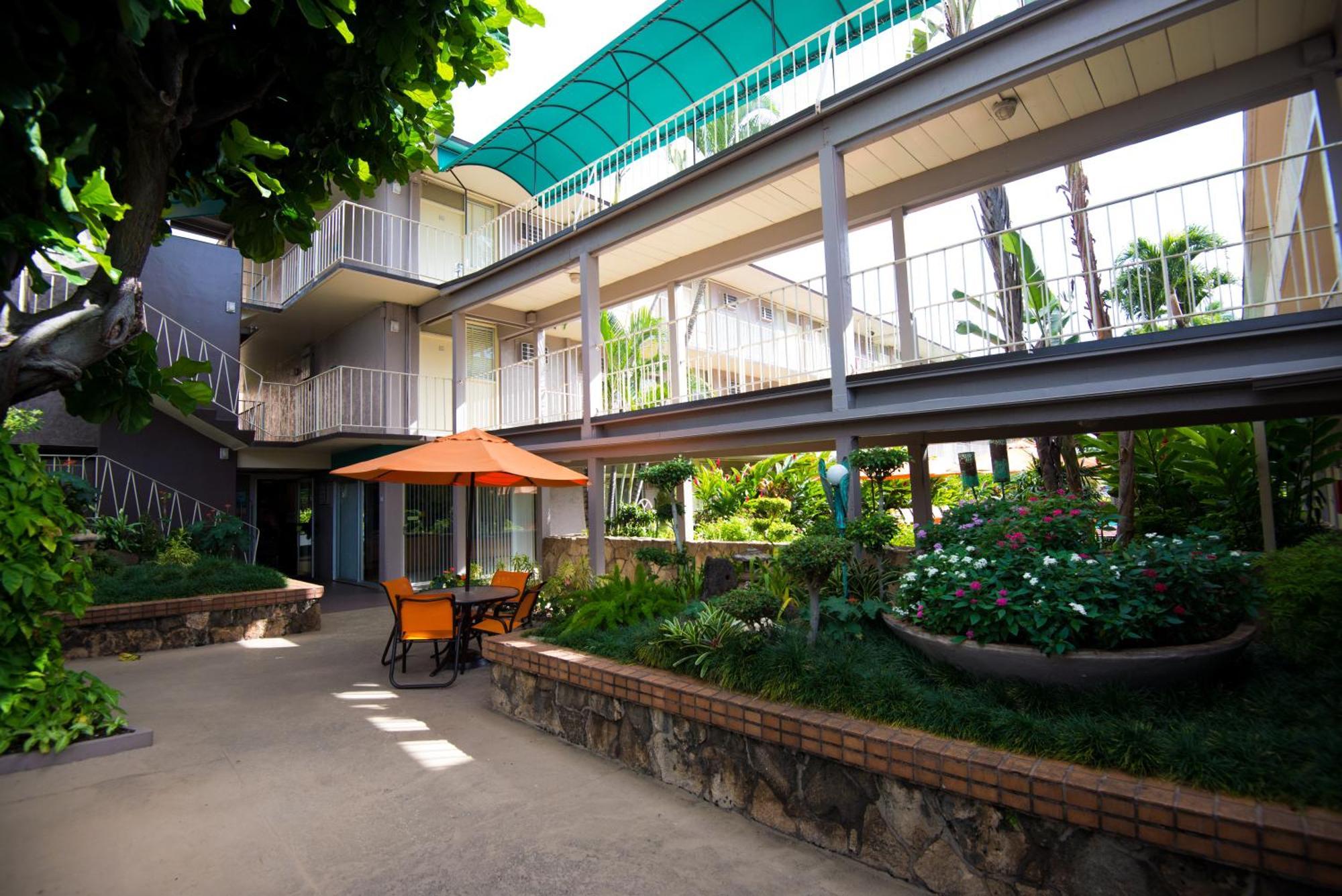Hotel Pacific Marina Airport