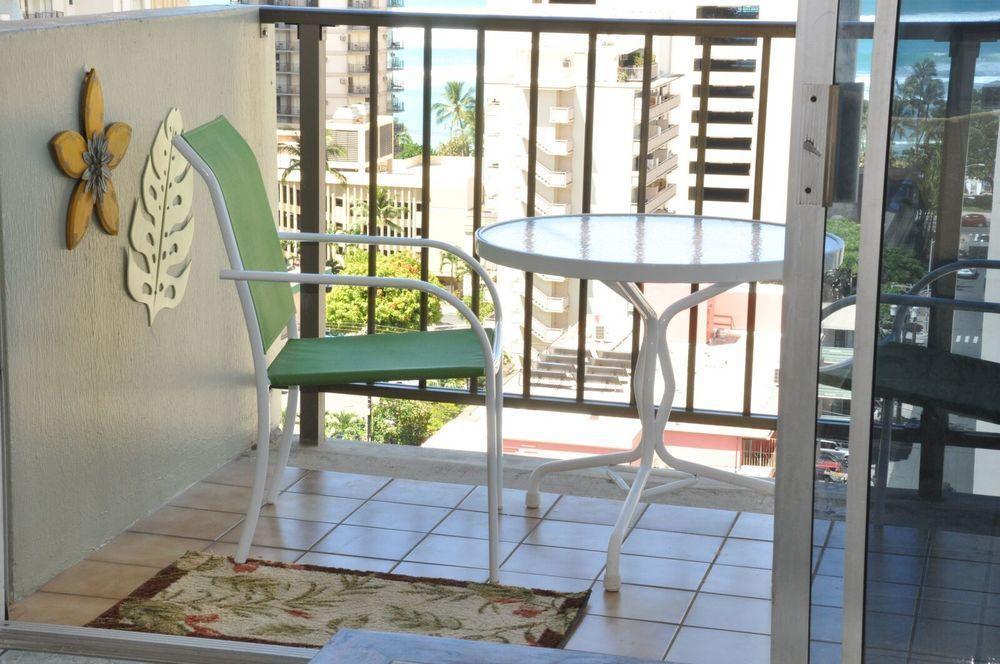 Jenny's Waikiki Apartment