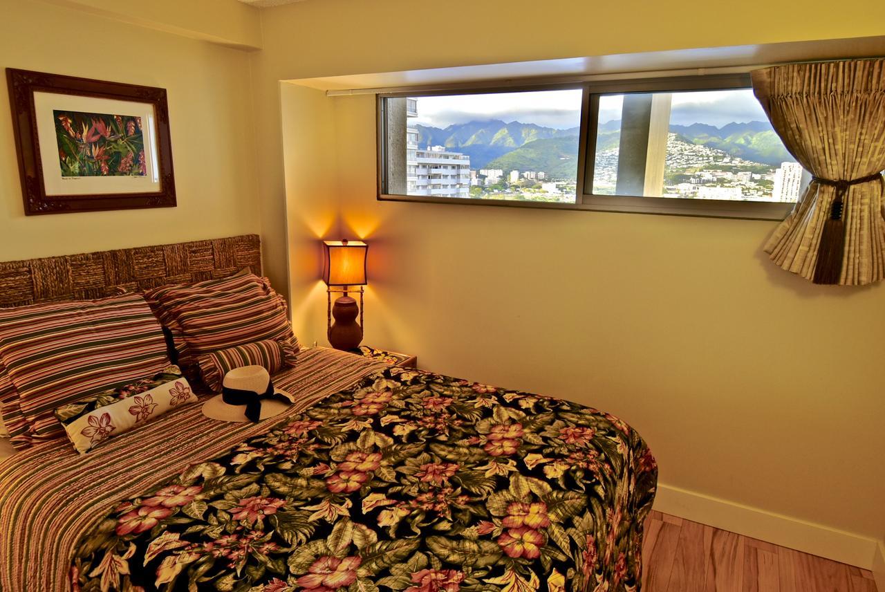 Jenny's Waikiki Apartment *