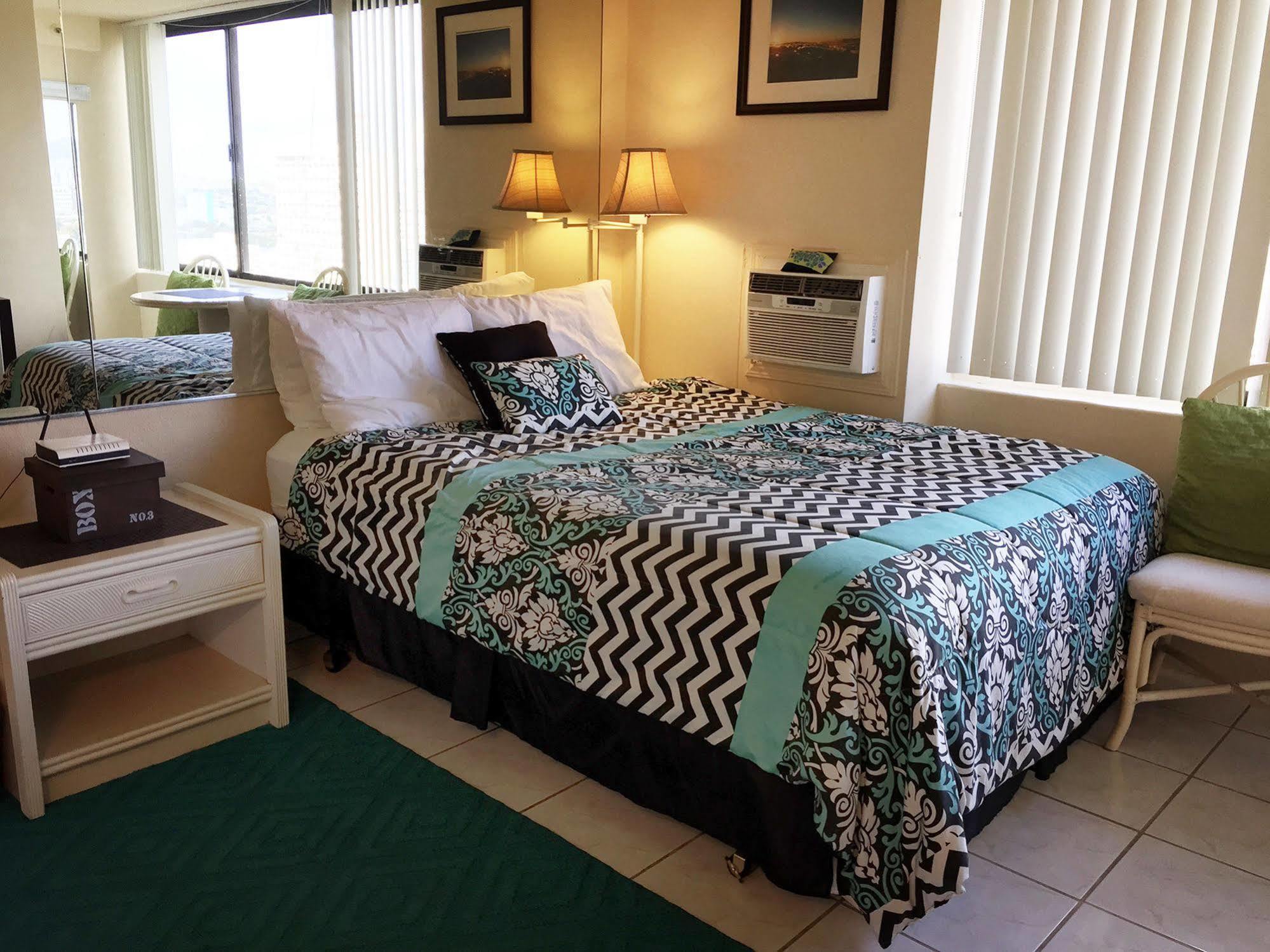 Hotel Waikiki Monarch 2*