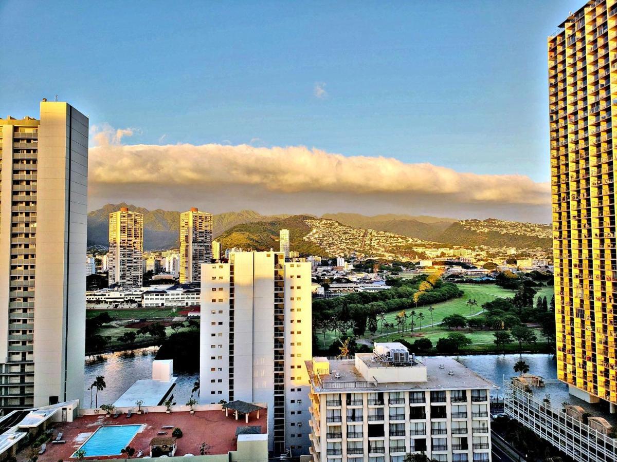 Private One Bedroom Condo, With Corporate Car Savings Code Included, Free Onsite Parking * Honolulu