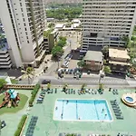 Construction Special At The Waikiki Banyan Free Parking And Wifi