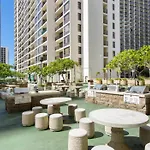 Waikiki Banyan Modern One Bedroom Free Parking