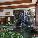 Waikiki Banyan Modern One Bedroom Free Parking