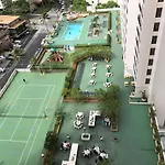 Waikiki Banyan