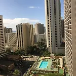 Waikiki Banyan