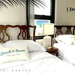 A Block Away To Waikiki Beach/Pool/Free Parking