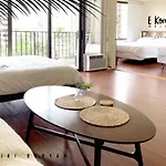 A Block Away To Waikiki Beach/Pool/Free Parking