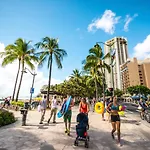 Aloha Vibes Await! Stylish Condo At Aloha Surf - Mountain And City Views