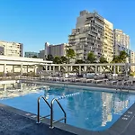 Ala Moana Honolulu by Mantra
