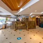 Expansive Lanai W/ Panoramic Views - Walk To Waikiki Beach