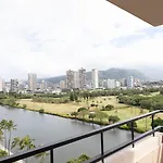 Wayfinder Waikiki - Voted Top 10 Best Hotels In Hawaii!