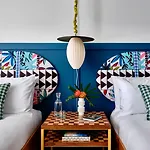 Wayfinder Waikiki - Voted Top 10 Best Hotels In Hawaii!