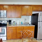 Deluxe Panoramic Mountain View Condo - 37Th Floor, Free Parking & Wifi Condo