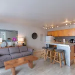 High Level Waikiki Condo - Enjoy Ocean Views From Your Private Lanai! Condo