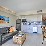 15Th Floor Condo With Lanai, 2 Blocks To Beach!