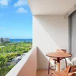 Romer Waikiki At The Ambassador