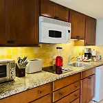 Aloha Gem Studio - 2 Bed With High Speed Wifi - Luana Waikiki Hotel & Suite 917, 2045 Kalakaua Avenue Hi 96815