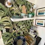 Stylish Studio Near Kuhio Beach