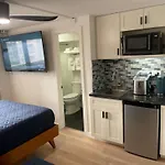 Contemporary Ocean View Suite - Heart Of Waikiki!