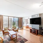 Spacious 14Th Floor Corner Suite, Partial Diamond Head And Ocean Views, Free Parking!