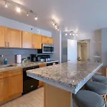 High Level Waikiki Condo - Enjoy Ocean Views From Your Private Lanai! Condo