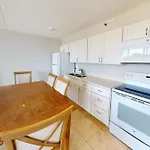 Sleek & Modern 32Nd Floor Condo At The Waikiki Banyan - Free Parking! Condo